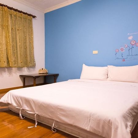 Dog House Bed & Breakfast Taitung Bagian luar foto