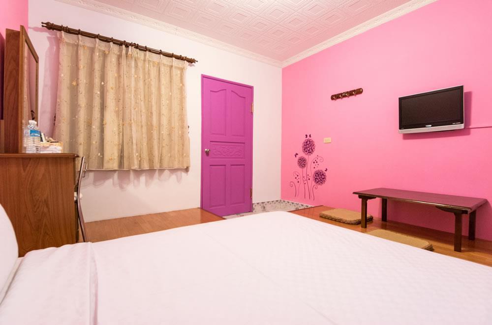 Dog House Bed & Breakfast Taitung Bagian luar foto