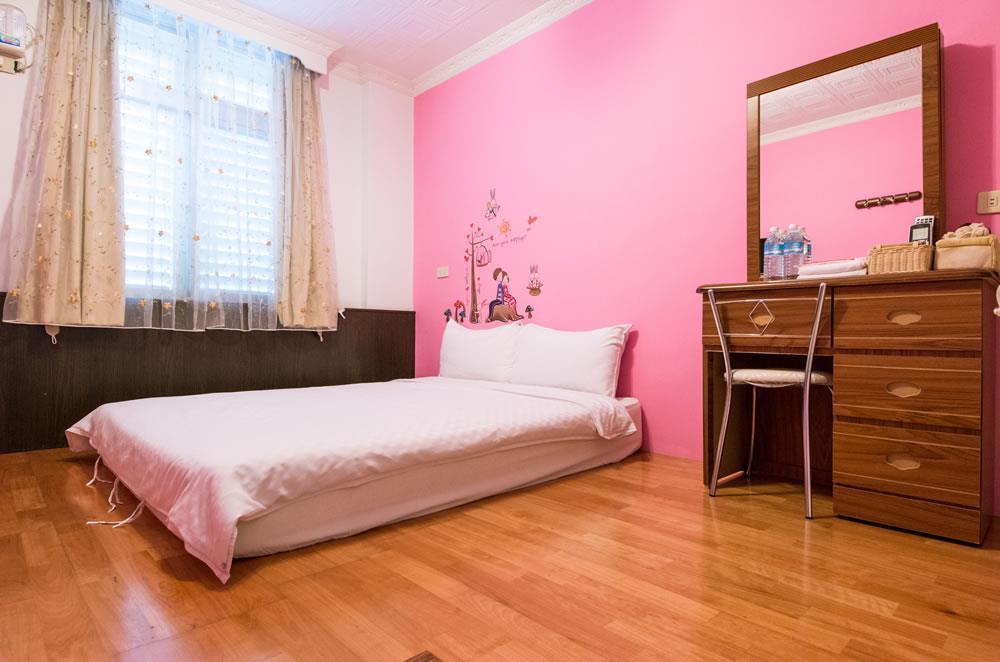Dog House Bed & Breakfast Taitung Bagian luar foto