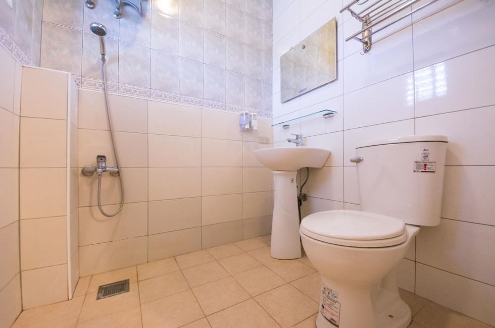 Dog House Bed & Breakfast Taitung Bagian luar foto