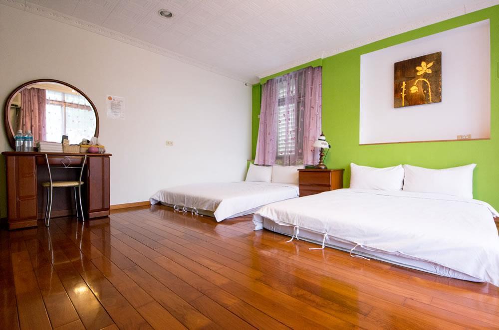 Dog House Bed & Breakfast Taitung Bagian luar foto