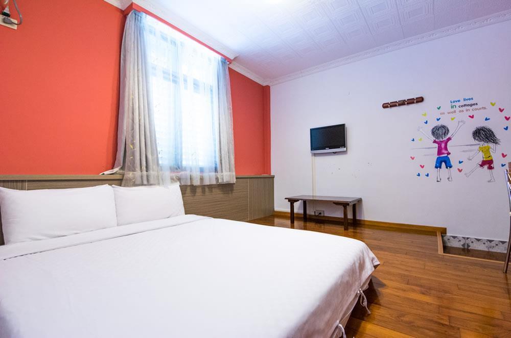 Dog House Bed & Breakfast Taitung Bagian luar foto